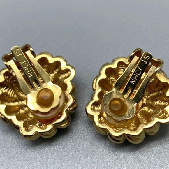 Vintage St John 1980s Classic‎ textured Clip on earrings - Picture 3 of 4